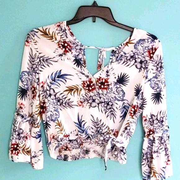 Floral print wrapped crop top - Picture 1 of 5